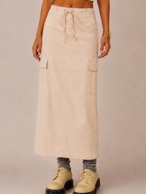 Princess Polly NWT Drawstring Pocket cargo Skirt in cream size 6
